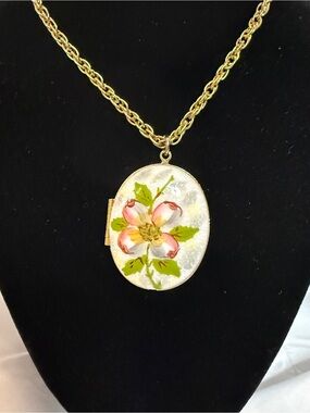 Necklace Estate Gold-Tone Floral Enamel Locket Pink & Green Vintage 24 IN